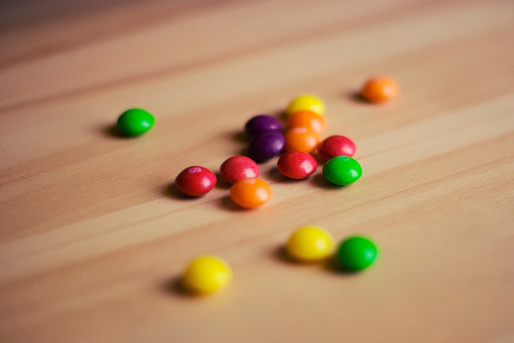 Are Skittles Vegan? All Flavors Evaluated (2022)